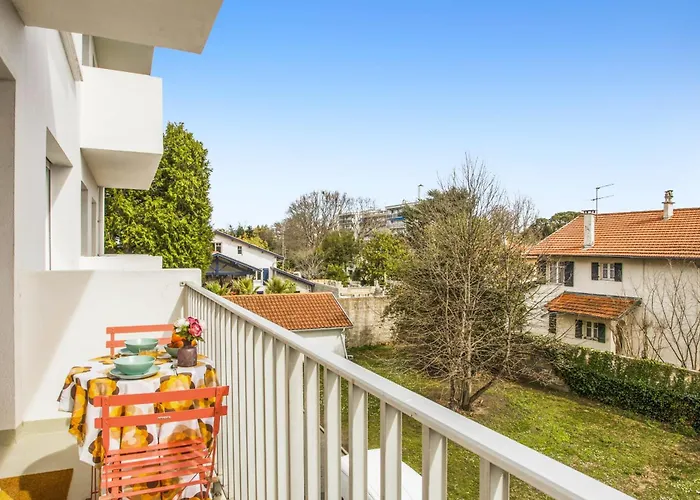 T3 Design Et Familial Avec Parking Proche Commodites Biarriz